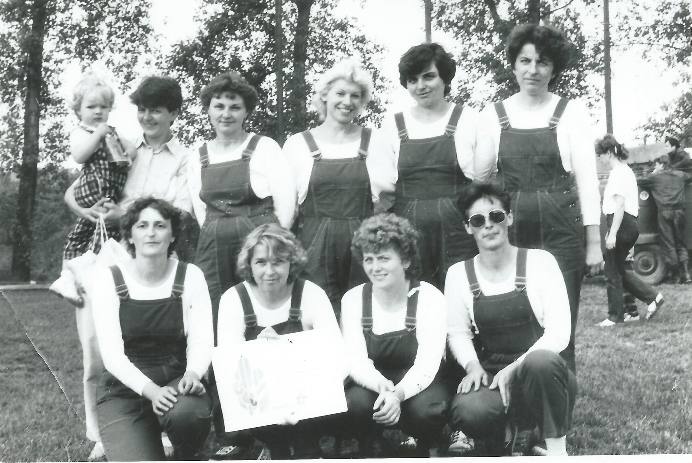Místní družstvo žen při některé okrskové soutěži
